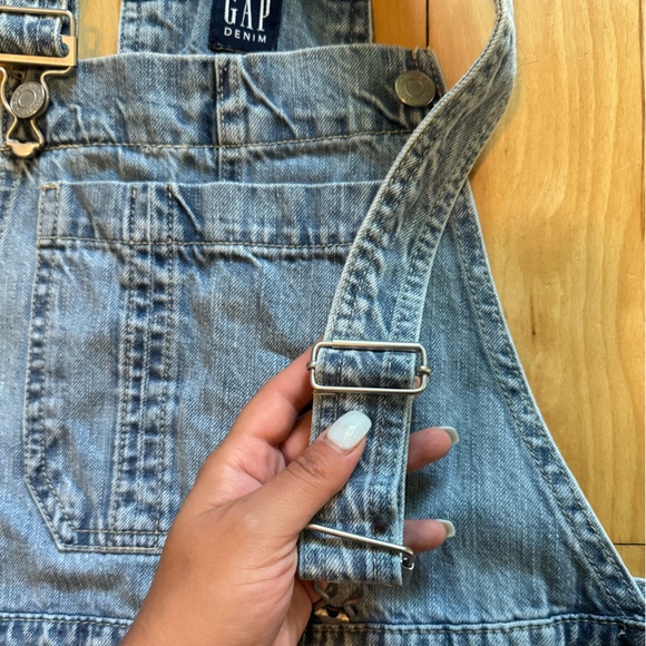 GAP | Women's Light-wash, Cuffed Shortalls (size XS) - Picture 4 of 7